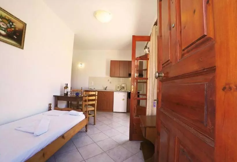 هتل Tarsanas Beach