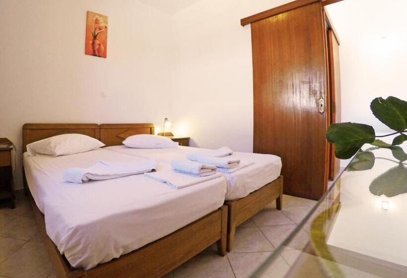 هتل Tarsanas Beach