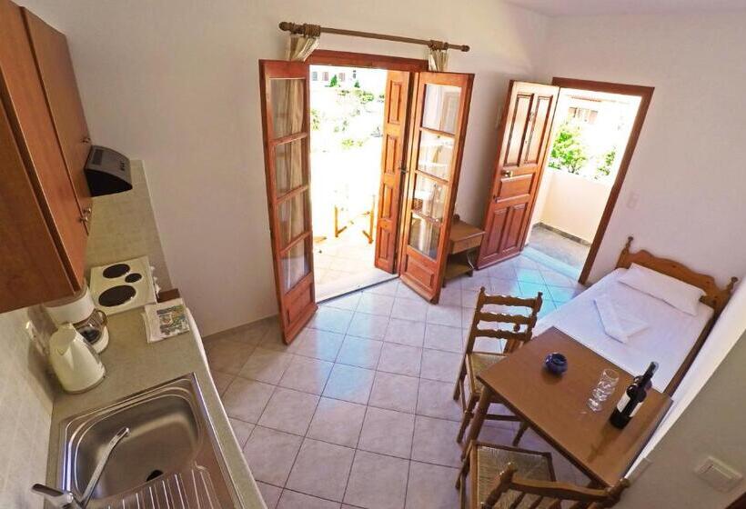 هتل Tarsanas Beach