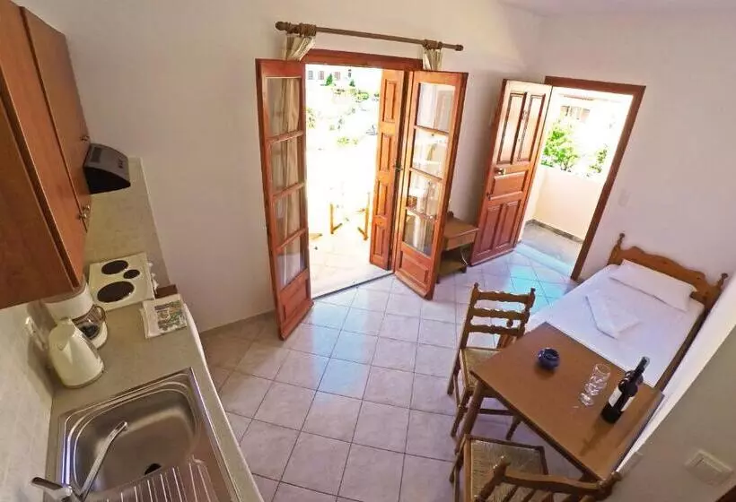 هتل Tarsanas Beach