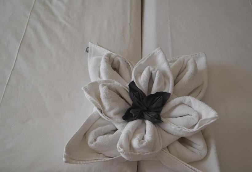 هتل Tarsanas Beach