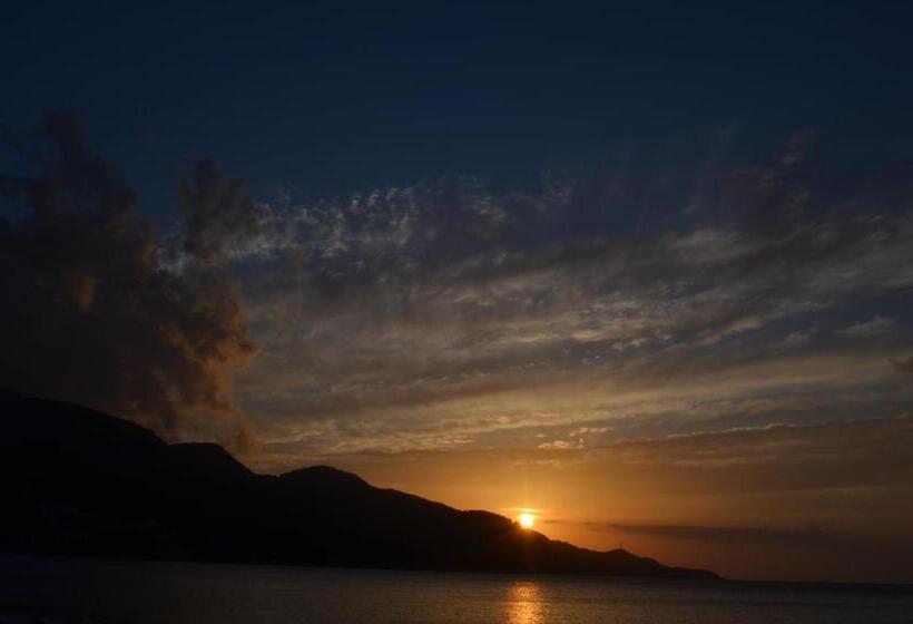 هتل Tarsanas Beach