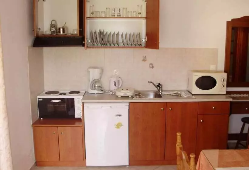 هتل Tarsanas Beach