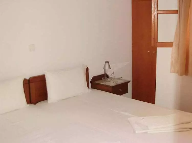 هتل Tarsanas Beach