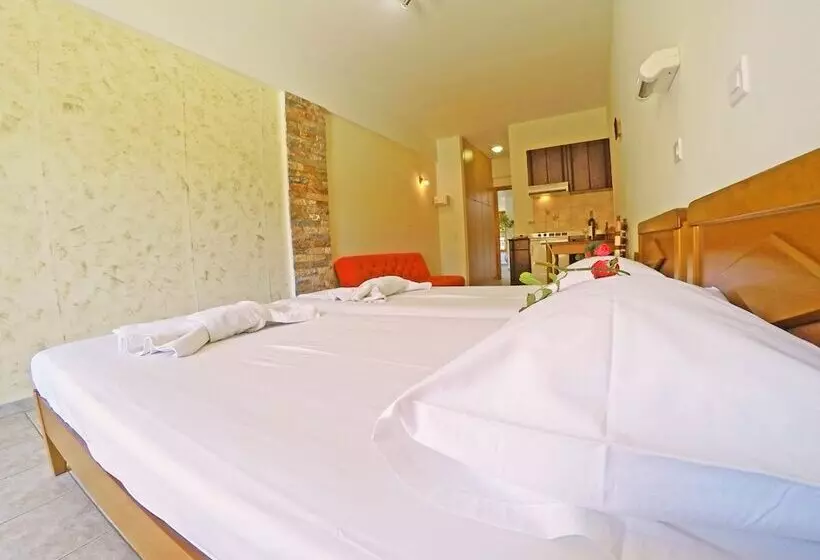 هتل Tarsanas Beach