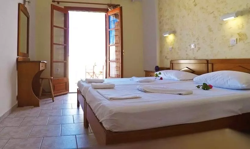 هتل Tarsanas Beach