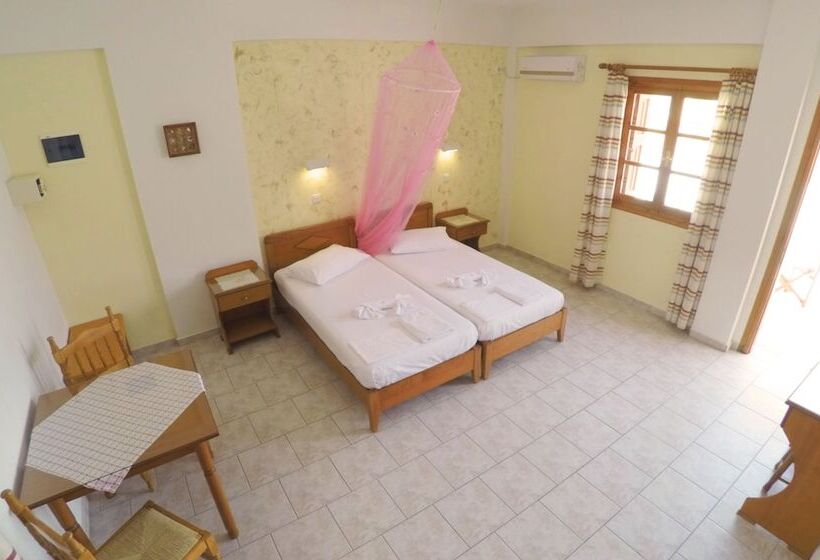 هتل Tarsanas Beach