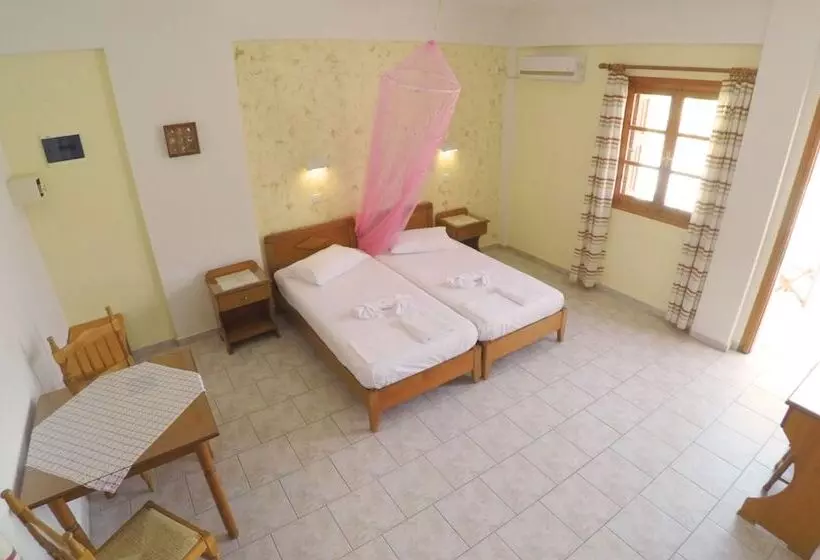 هتل Tarsanas Beach