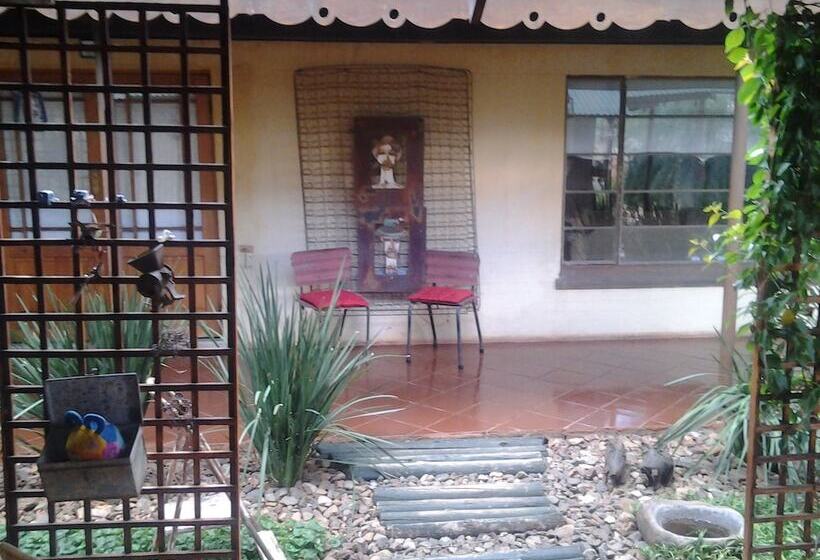 ペンション Africas Eden Guesthouse