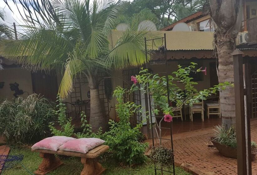 ペンション Africas Eden Guesthouse