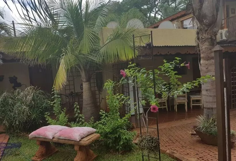 ペンション Africas Eden Guesthouse