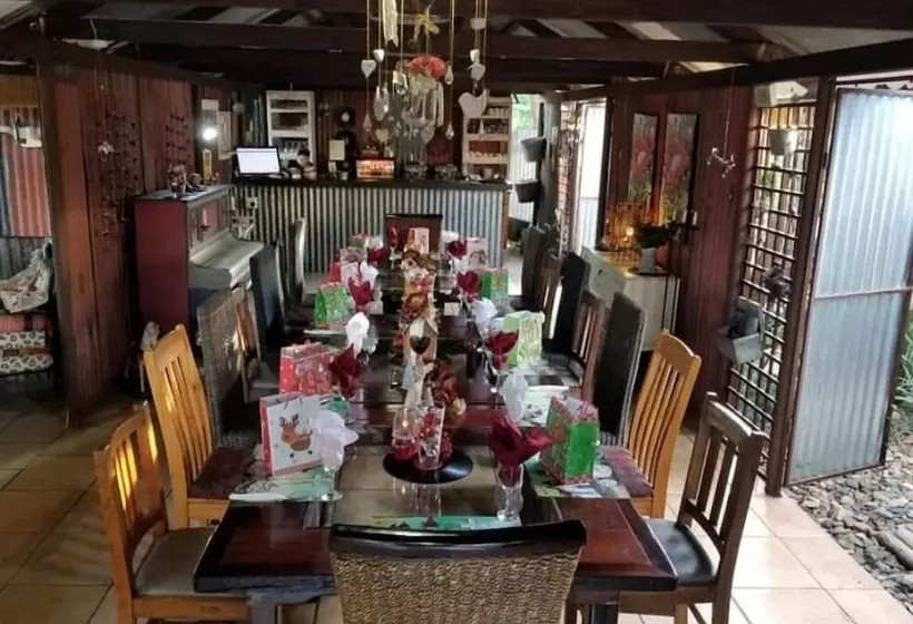 ペンション Africas Eden Guesthouse