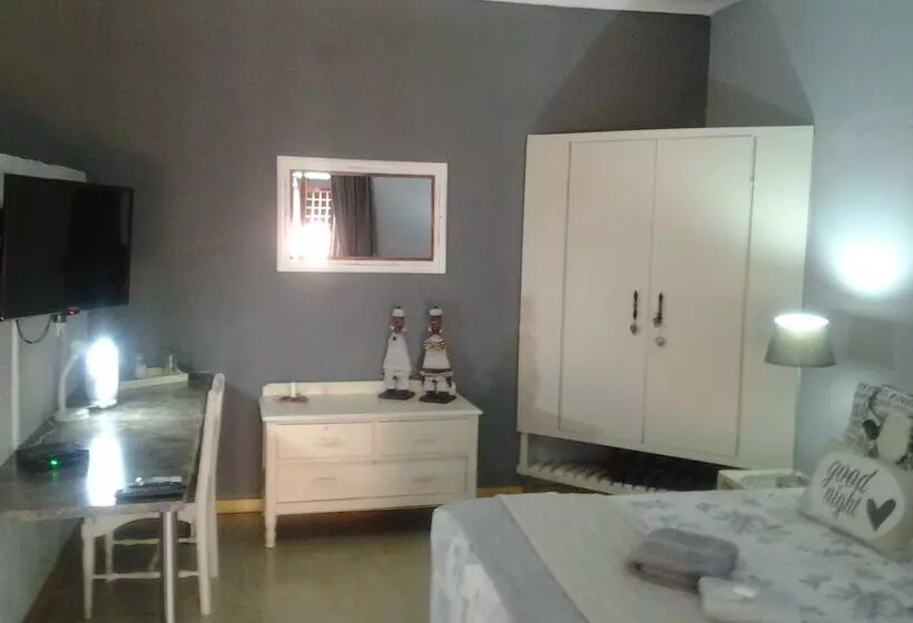 ペンション Africas Eden Guesthouse