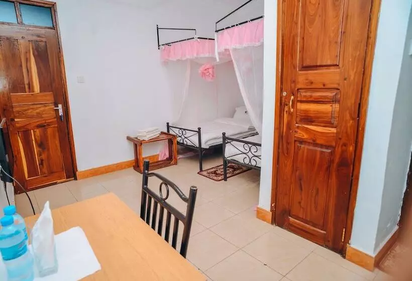 پانسیون Arusha Giraffe Lodge