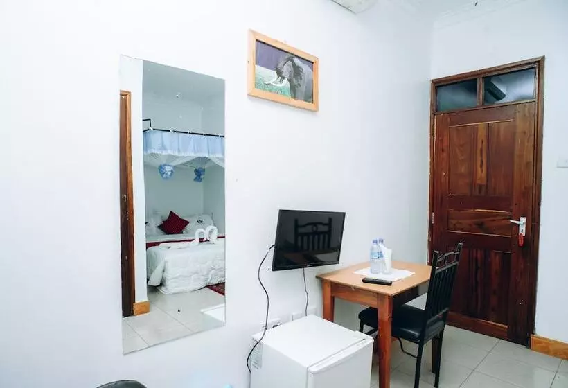 پانسیون Arusha Giraffe Lodge