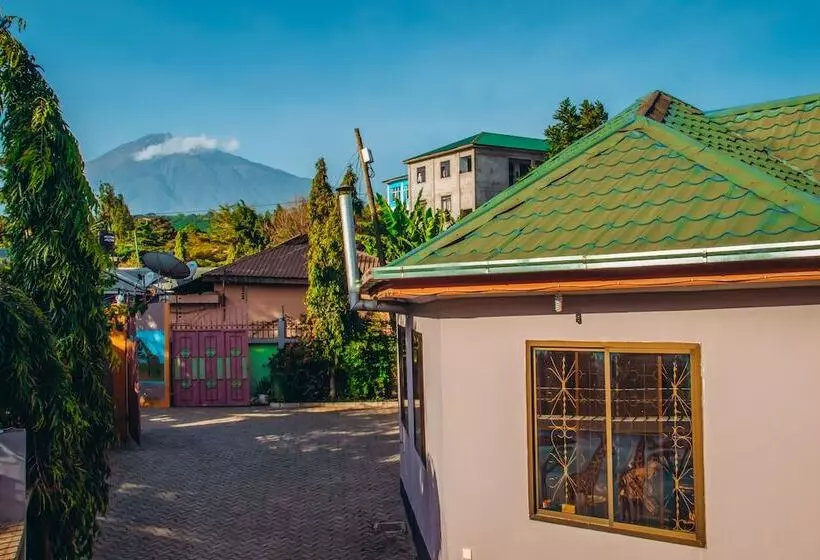 پانسیون Arusha Giraffe Lodge