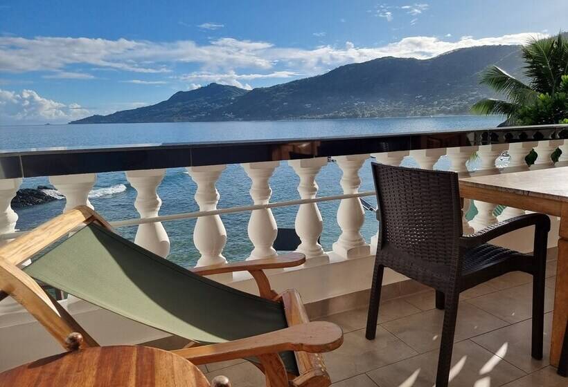 The Drake Seaside Apartment