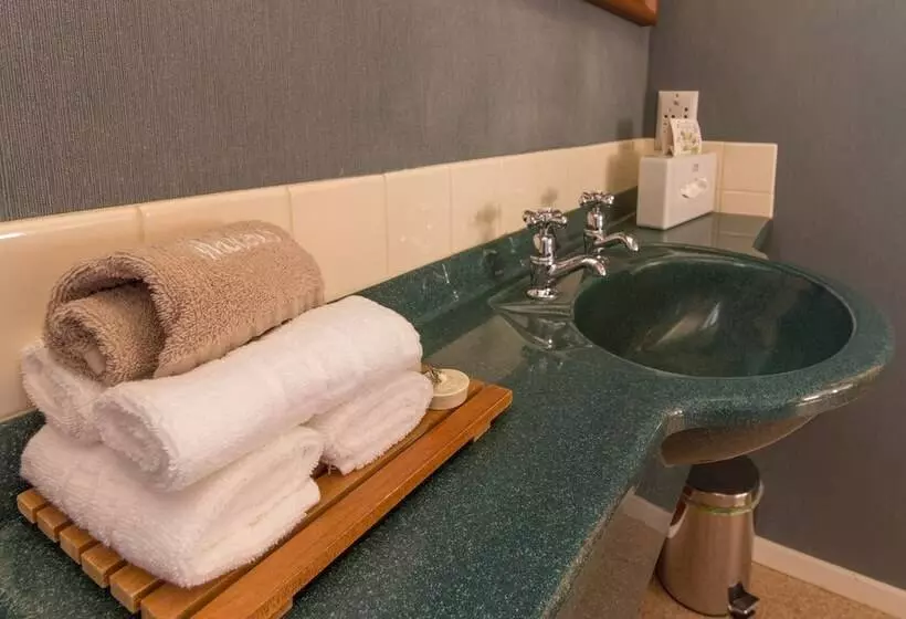 Balmoral Lodge Motel