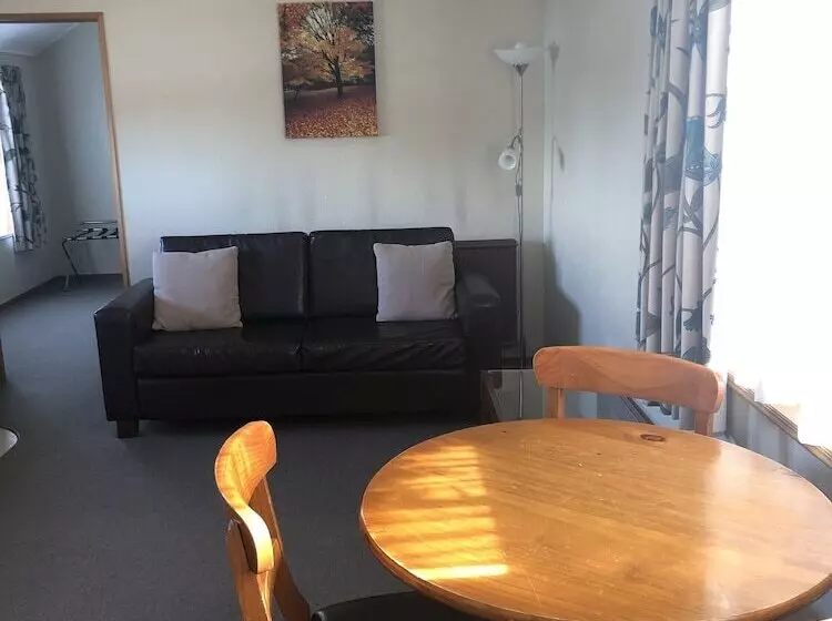 Balmoral Lodge Motel