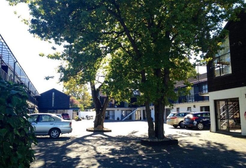 בית מלון כפרי Academy Motor Lodge