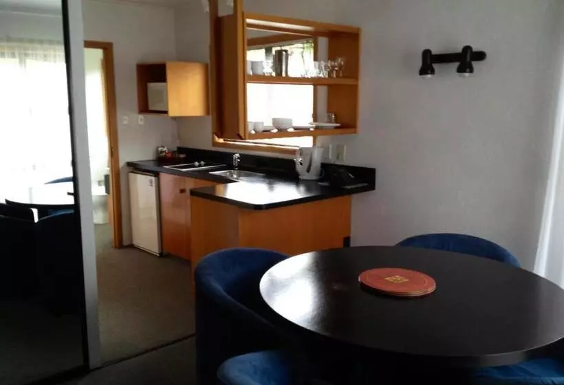Hotelli Academy Motor Lodge