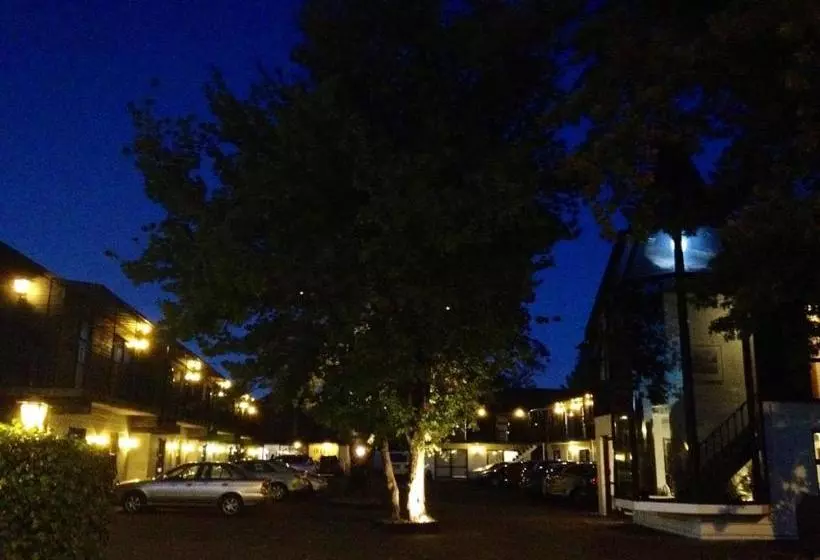Hotelli Academy Motor Lodge