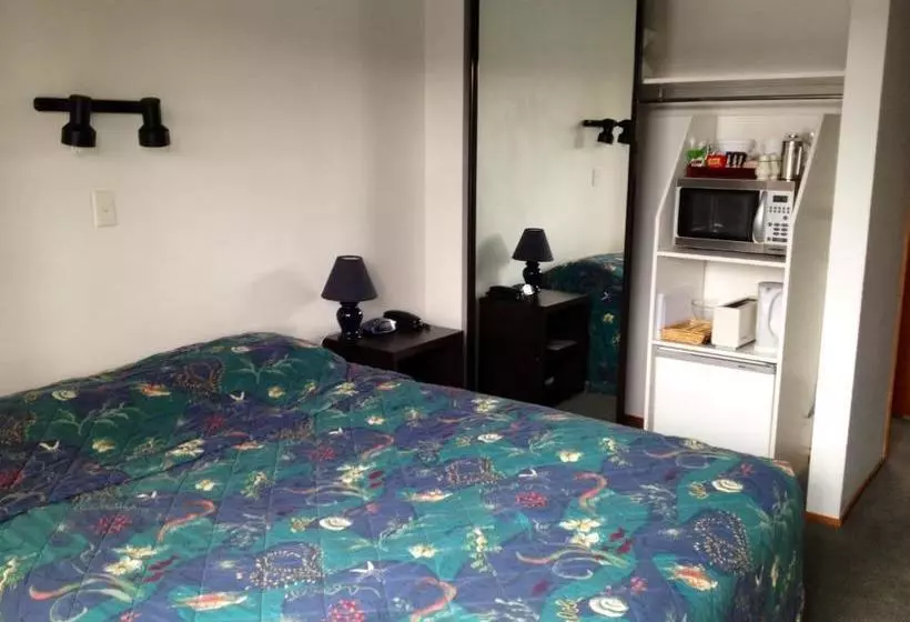 Hotelli Academy Motor Lodge
