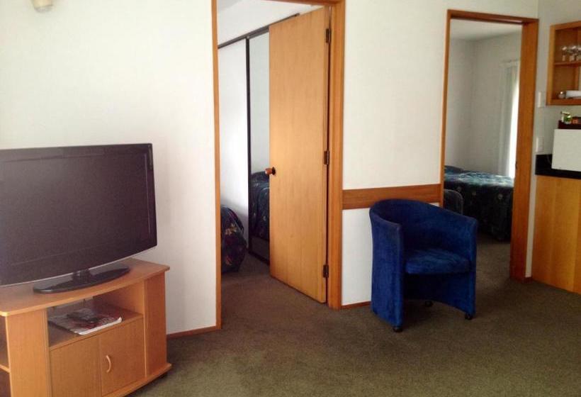 בית מלון כפרי Academy Motor Lodge