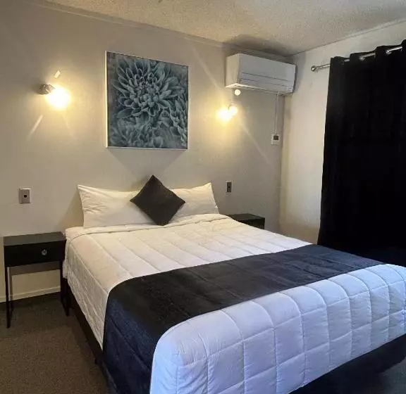 Отель Aquarius Motor Inn