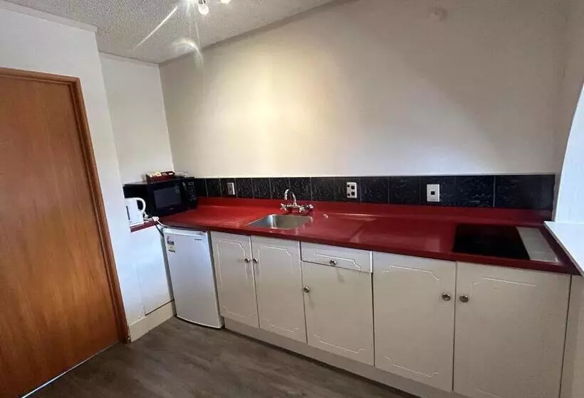 Отель Aquarius Motor Inn