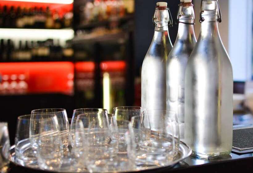 בית מלון כפרי Carnmore Chateau Marlborough