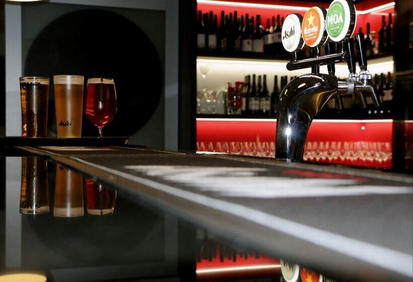 בית מלון כפרי Carnmore Chateau Marlborough