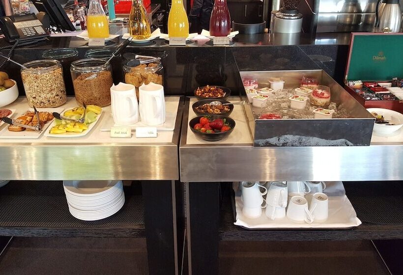 בית מלון כפרי Carnmore Chateau Marlborough