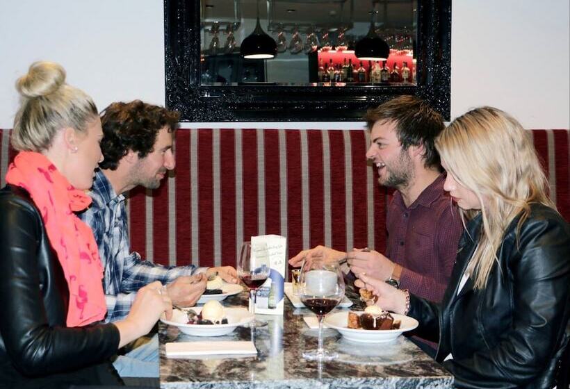 בית מלון כפרי Carnmore Chateau Marlborough