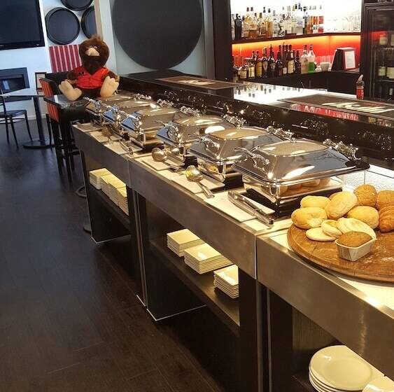 בית מלון כפרי Carnmore Chateau Marlborough