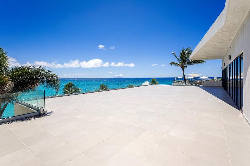 هتل Sonesta Maho Beach Resort And Casino And Spa