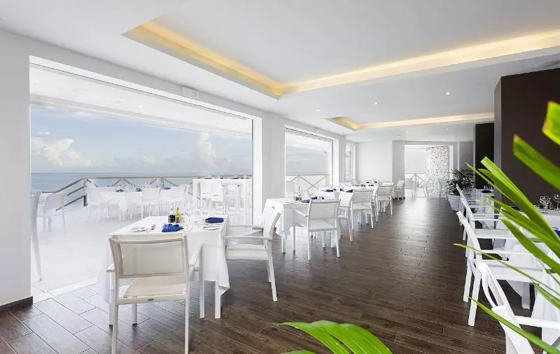 בית מלון כפרי Sonesta Maho Beach Resort And Casino And Spa