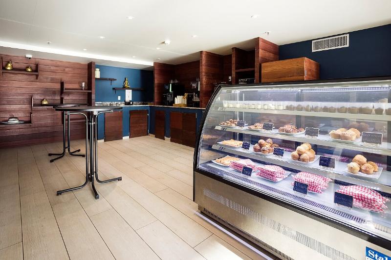 هتل Sonesta Maho Beach Resort And Casino And Spa