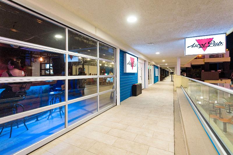 هتل Sonesta Maho Beach Resort And Casino And Spa