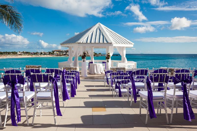 هتل Sonesta Maho Beach Resort And Casino And Spa