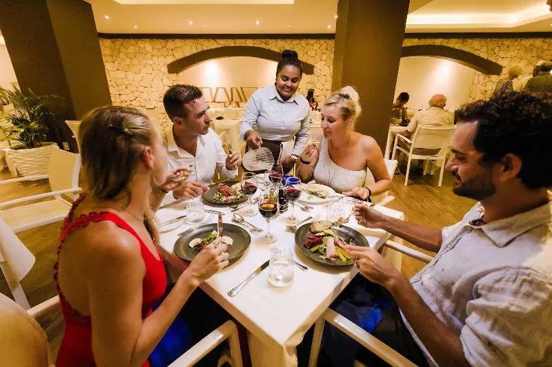 בית מלון כפרי Sonesta Maho Beach Resort And Casino And Spa