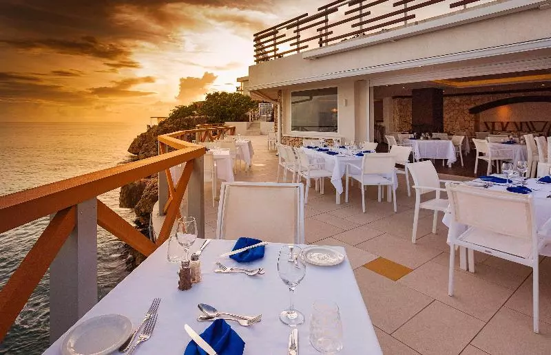 בית מלון כפרי Sonesta Maho Beach Resort And Casino And Spa