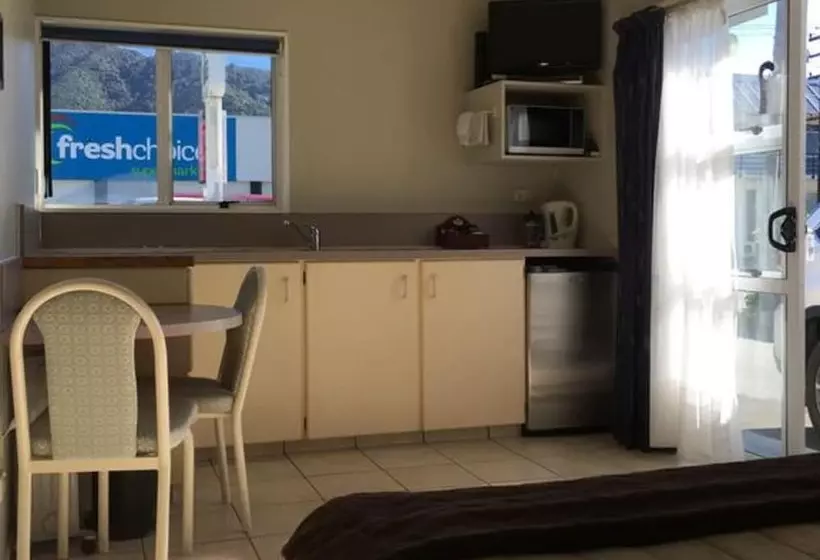 מוטל Aldan Lodge