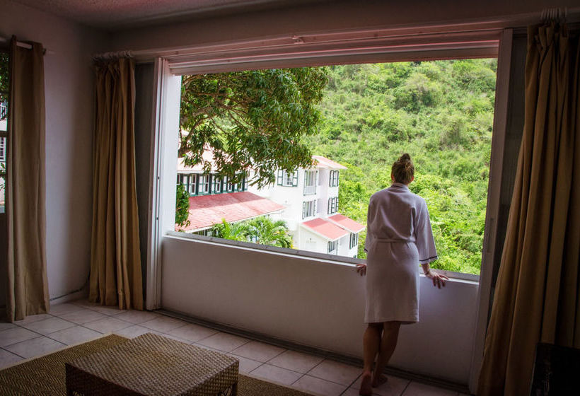 Queen's Gardens Resort