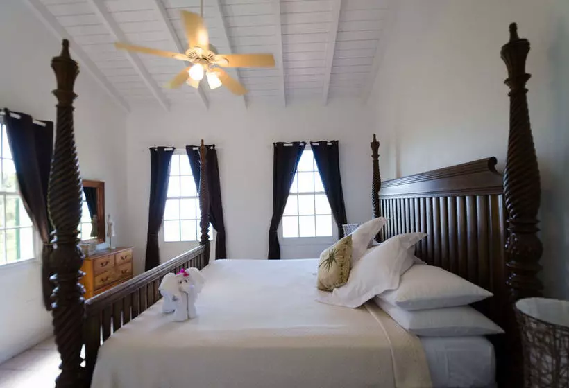 Queen's Gardens Resort