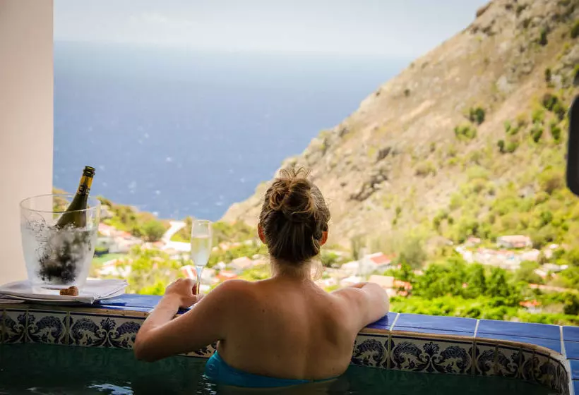 Queen's Gardens Resort