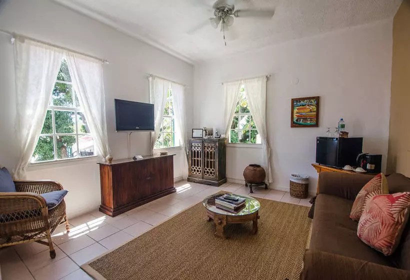 Queen's Gardens Resort