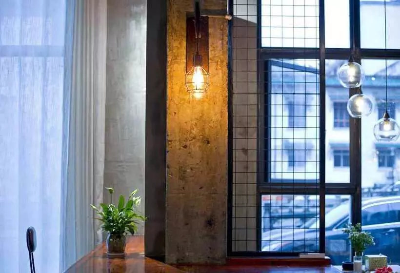 Aamiaismajoitus (B&B) Zero Five One Seven Inn