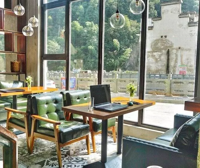 Aamiaismajoitus (B&B) Zero Five One Seven Inn
