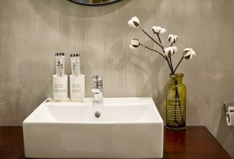 Aamiaismajoitus (B&B) Zero Five One Seven Inn